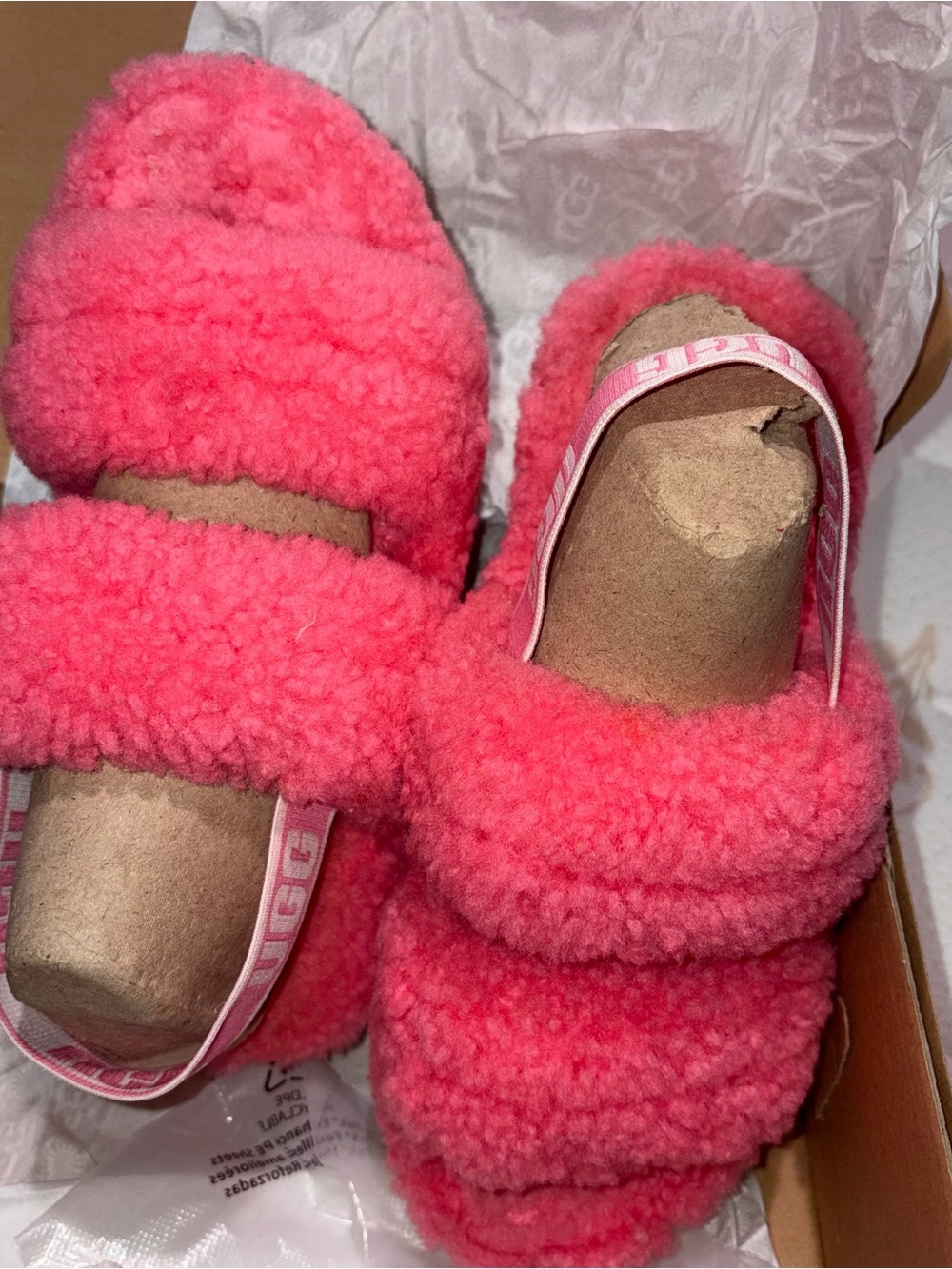 UGG Fluff Cozy Slide in Neon Pink